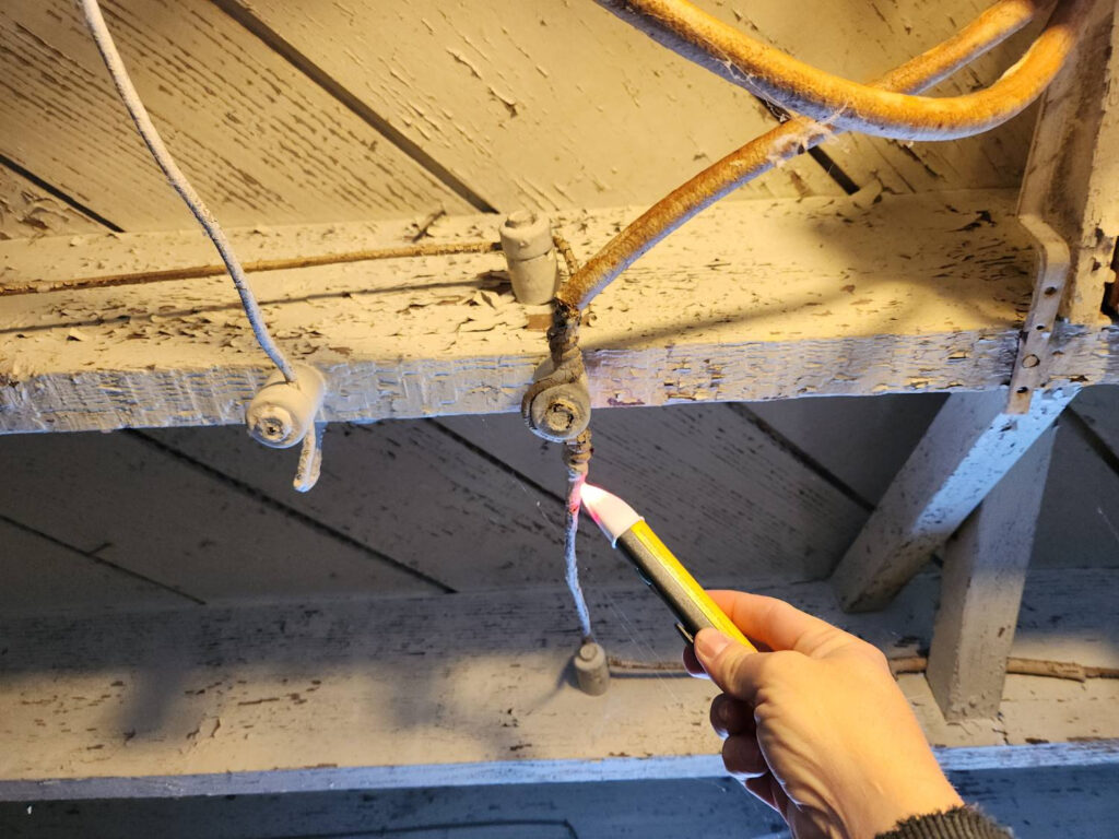 Knob and tube replacement in Toronto